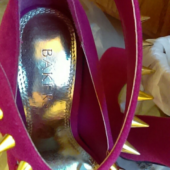 Bakers Pink Velvet Pointy-Toe Pumps - Picture 2 of 4