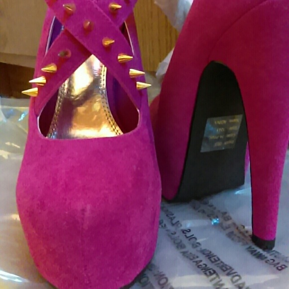 Bakers Pink Velvet Pointy-Toe Pumps - Picture 3 of 4