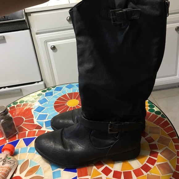 Knee high boots - Picture 1 of 3