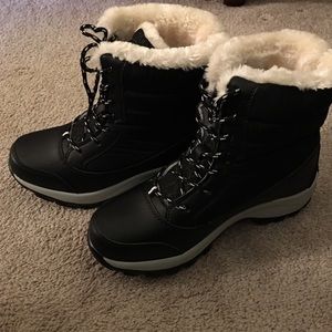 Fuzzy black snow boots