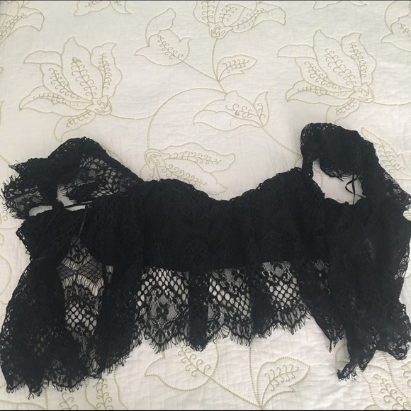 Off the shoulder LF lace black crop top