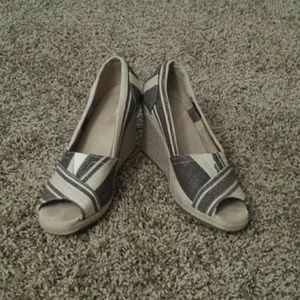 TOMS wedges