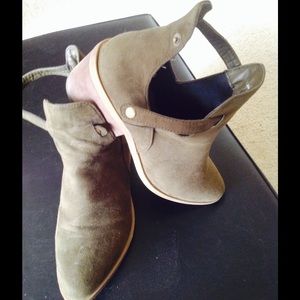 Mixx shoes low boot cut