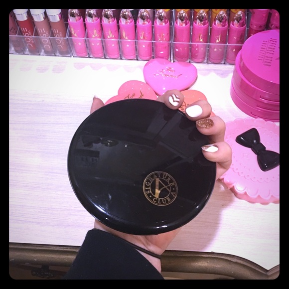 Signature Club A Bronzer with REAL PURE GOLD