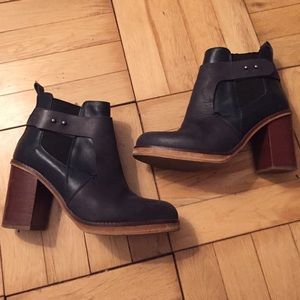 Topshop Navy Heeled Chelsea Boots