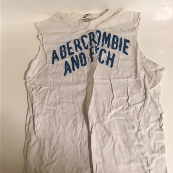 Sleeveless shirt