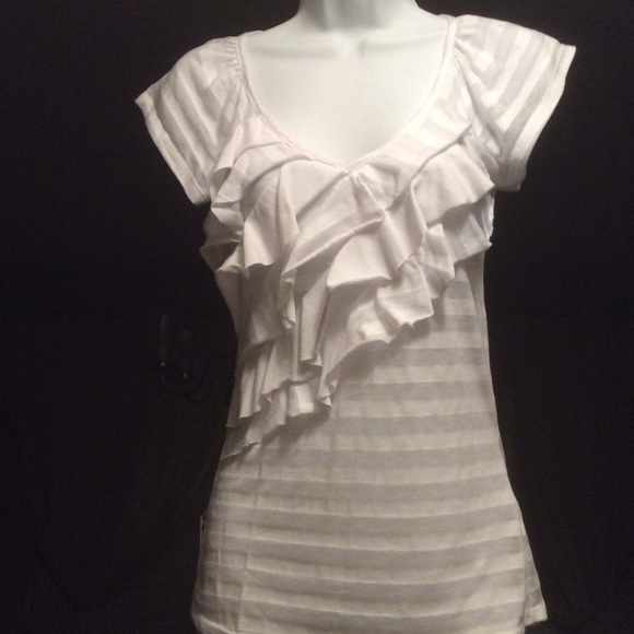 White short sleeve top🌺