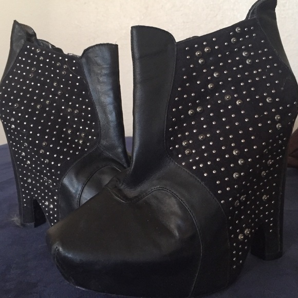 Ankle high heel boots