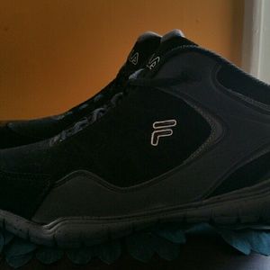 NWOT Fila 6.5 black sneakers