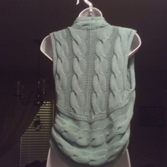 Cardigan-Cute!🌺 - Picture 2 of 3