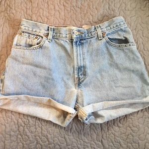 Light wash High Waisted Levi's Shortd