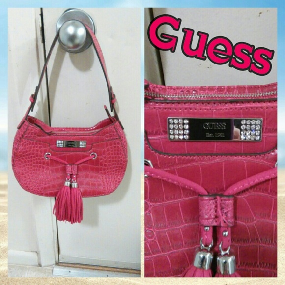 Cute Guess shoulder handbag