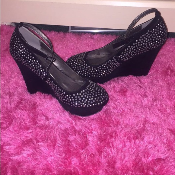 Black Velvet Wedges - Picture 2 of 2