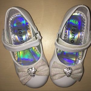 Cute White dress shoes.