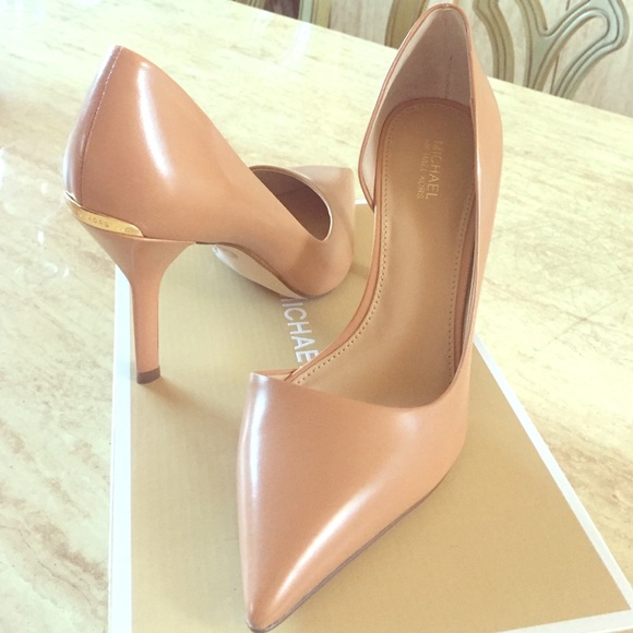 MICHAEL KORS JULIETA PUMPS
