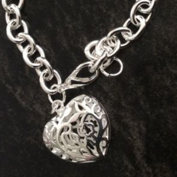 💝 🆕 925 Sterling Silver Heart Charm Bracelet 💝 - Picture 3 of 4