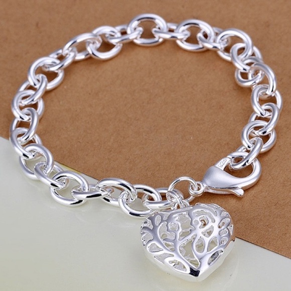 💝 🆕 925 Sterling Silver Heart Charm Bracelet 💝 - Picture 2 of 4