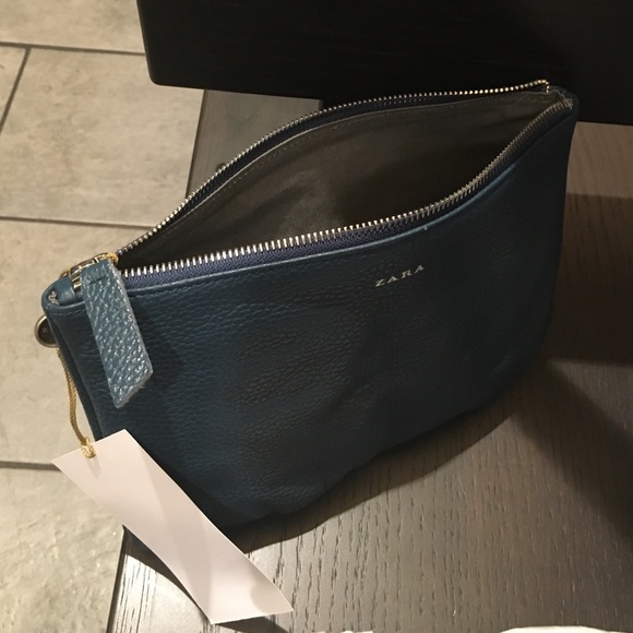 πZara Woman Leather Clutch - Picture 3 of 4