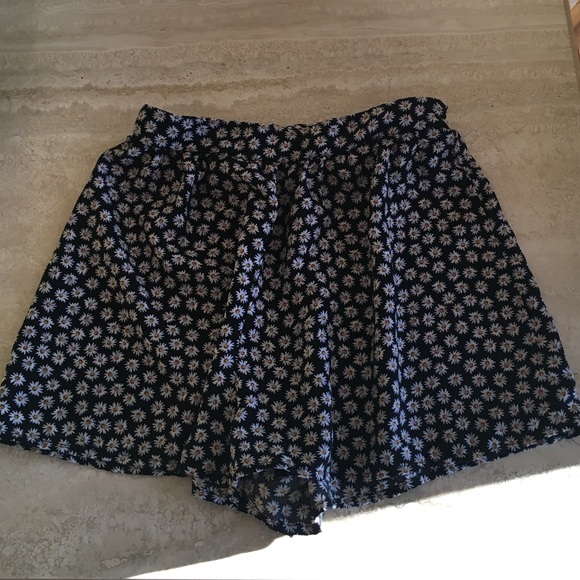 Light breezy shorts with daisies on them