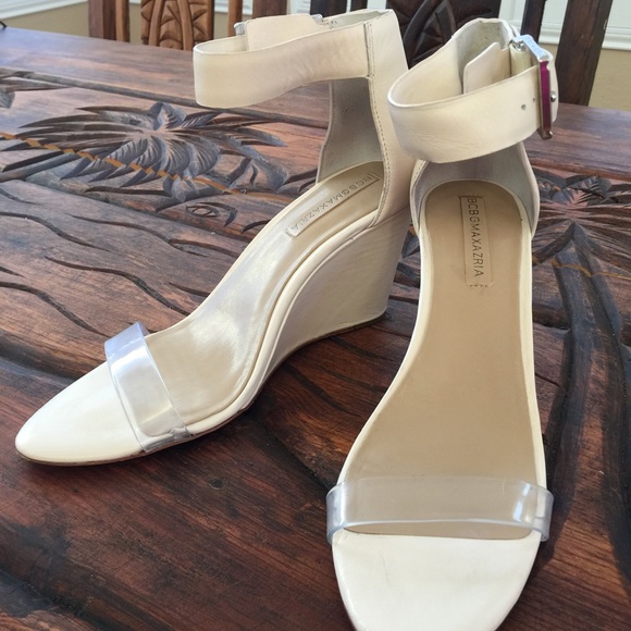 🎉🔥HOST PICK!🔥🎉 BCBG MAXAZRIA Nude Wedges