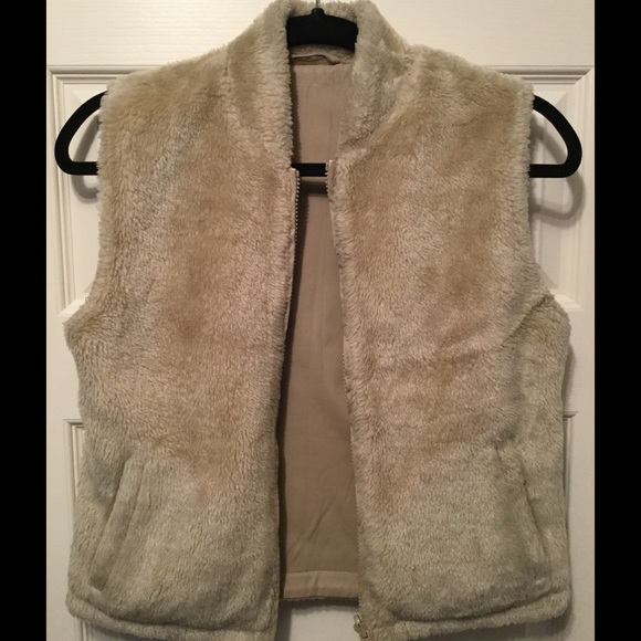 Reversible Tan Vest. - Picture 1 of 4