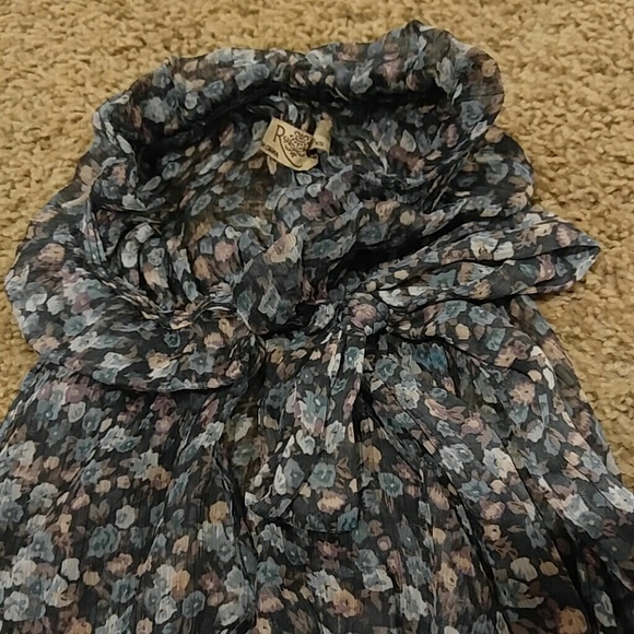 Sheer floral blouse - Picture 3 of 4