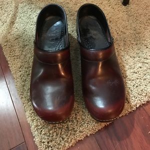 Dansko cherry wood color