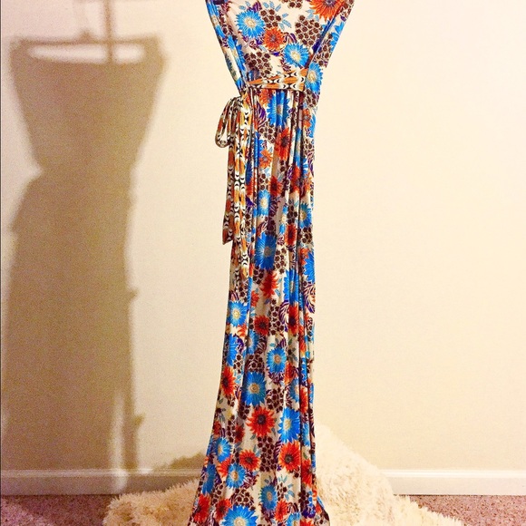 🚨SALE🚨 Mango NWOT floral print maxi wrap dress - Picture 4 of 4