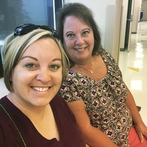 Meet your Posher, Lora