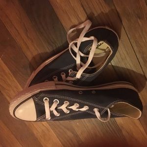 Navy blue low top converse shoes