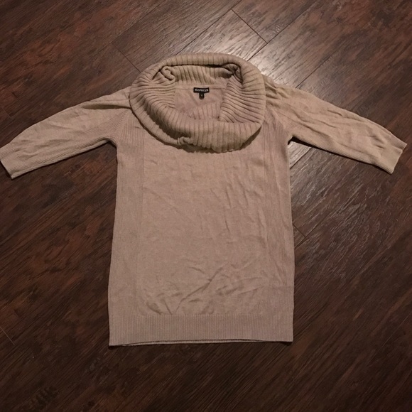 Express blouse fitted yet baggy.