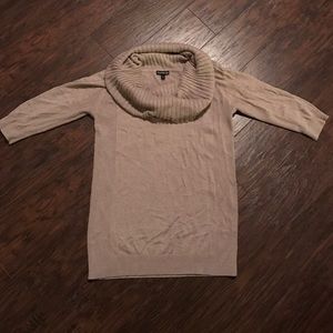 Express blouse fitted yet baggy.