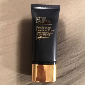 Estée Lauder Double Wear Maximum Cover foundation