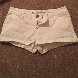 White short shorts👣