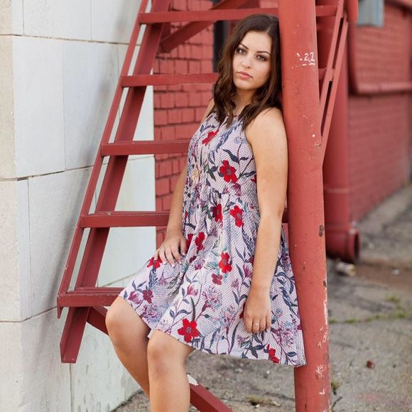 Meet your Posher, Tori - Picture 1 of 1