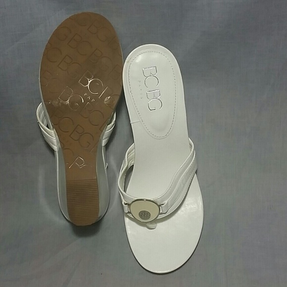BC BG Paris sandals White 9.5 B T-strap Slides - Picture 2 of 4