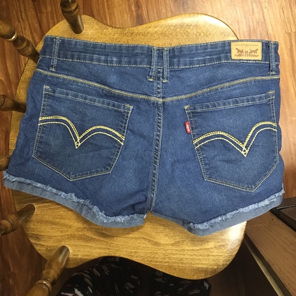 Levi's Short - Picture 2 of 3