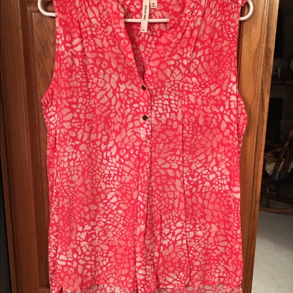 Sleeveless top,