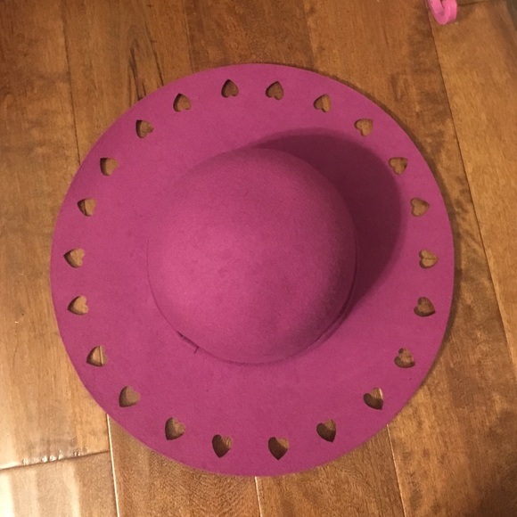 100% Wool Magenta Betsy Johnson Heart Hat