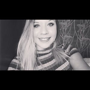 Meet your Posher, Courtney