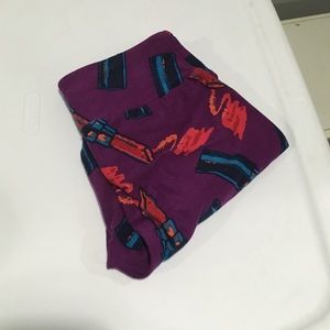 NWOT OS LulaRoe lipstick leggings