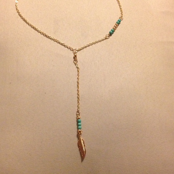 💞3/$20 or 4/$25💞NWOT Feather necklace - Picture 3 of 4