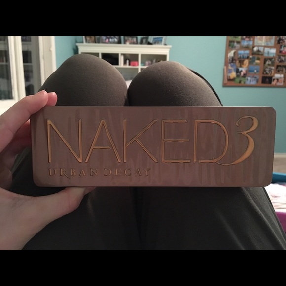 PRACTICALLY NEW NAKED 3 URBAN DECAY PALLET