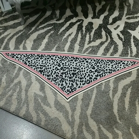 💋LAST 1💋Animal print shawl/scarf NWOT - Picture 3 of 4