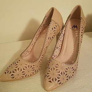 Nude Pumps NWOT