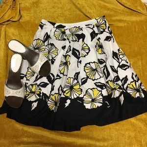 ✂️PRICE CUT✂️INC floral skirt