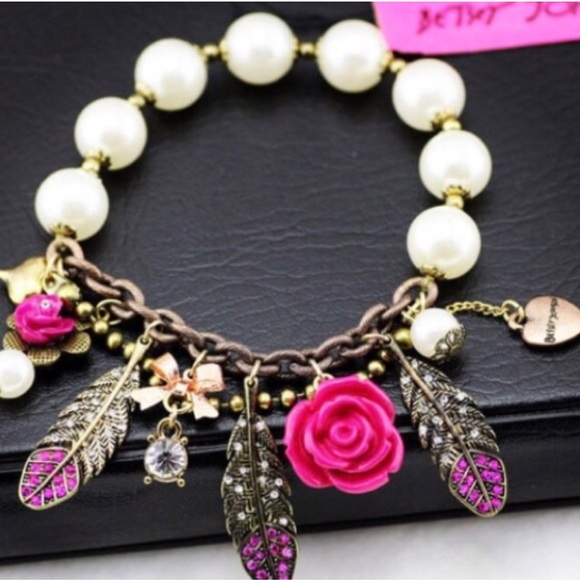 Jewelry - Betsey Johnson Feather charm bracelet
