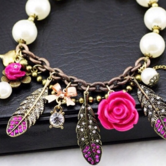 Betsey Johnson Feather charm bracelet - Picture 2 of 2