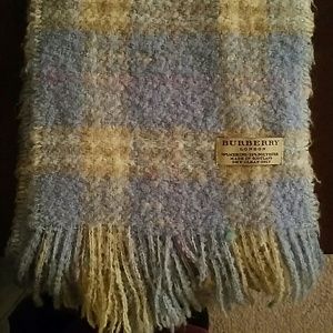 AUTHENTIC burberry scarf.