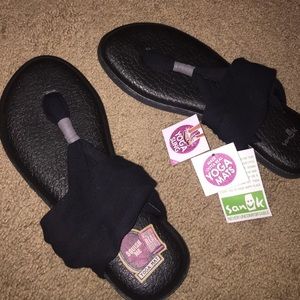 Brand new sanuk sandals